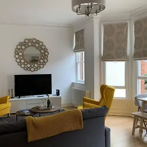 Contemporary Near Quays&docks Gloucester